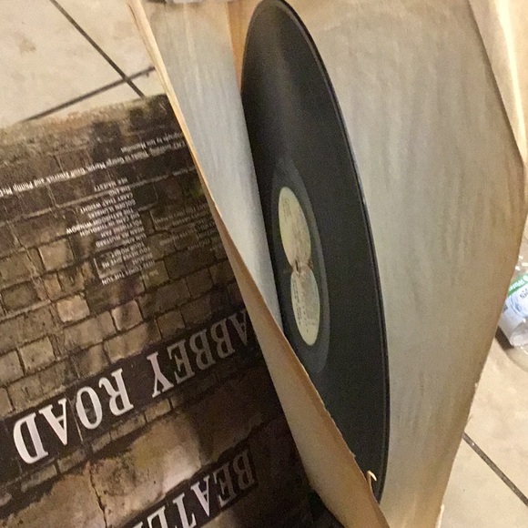 Beatles Abbey Road album. Some fingerprints a scratches but none severe. - Picture 3 of 8